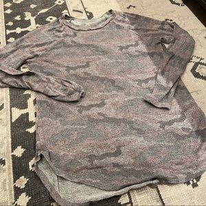 Like NEW, American Eagle long sleeve tee